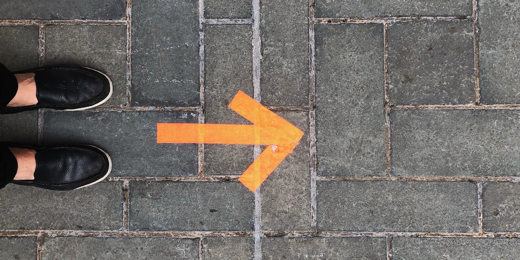 walking direction arrow